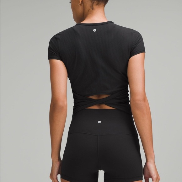 Lululemon All It Takes Back-Twist Rib Short Sleeve BLK 6 Ribbed Women's Top - Picture 2 of 4
